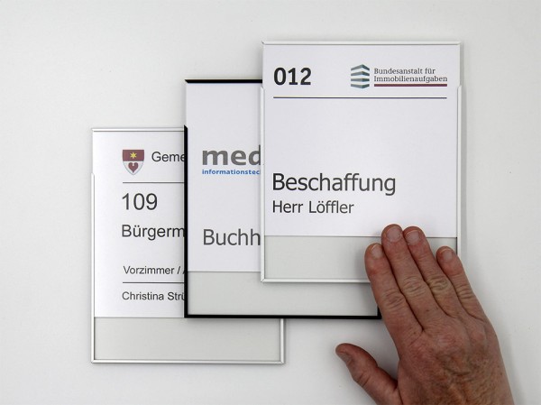 Türschild FORMOeinschub-light in 18 Größen und 3 verschiedenen Farben